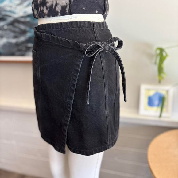 black denim asymetrical mini skirt - Picture 3 of 8